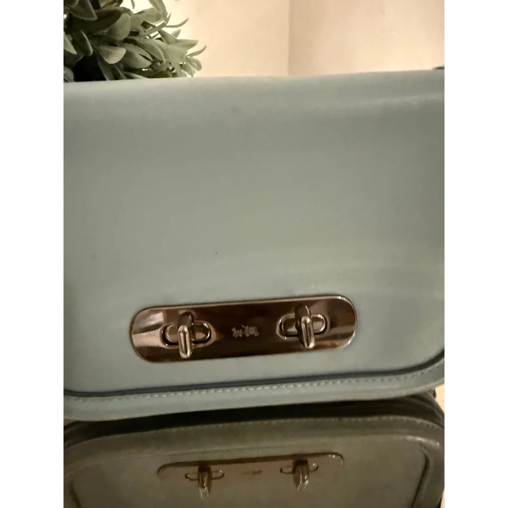 Coach Swagger Shoulder Bag 20